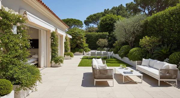 La pierre naturelle à Cannes : un atout pour sublimer vos extérieurs